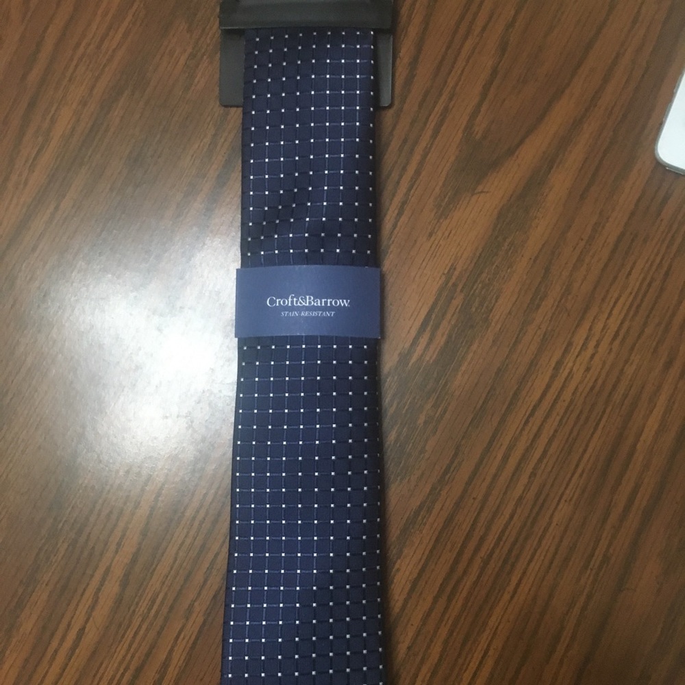 CROFT & BARROW STAIN-RESISTANT TIE